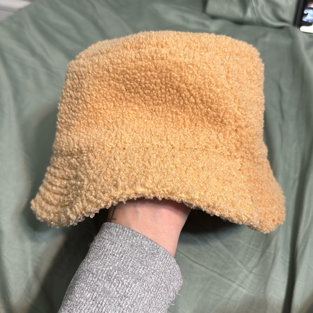 Maurice’s sherpa bucket hat
